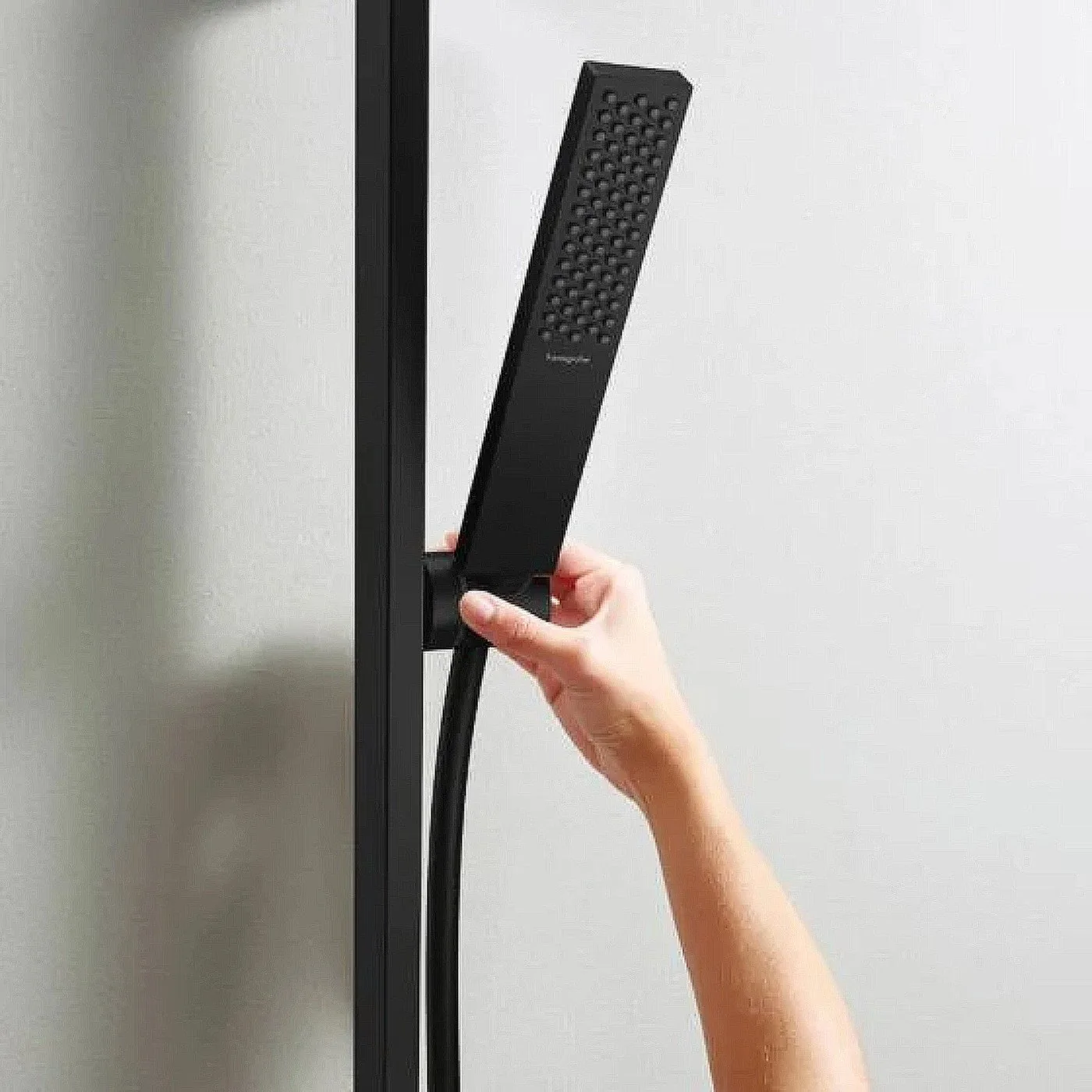 Hansgrohe Pulsify E set klizna šipka 65 crevo i ručica tuša matt black 24370670