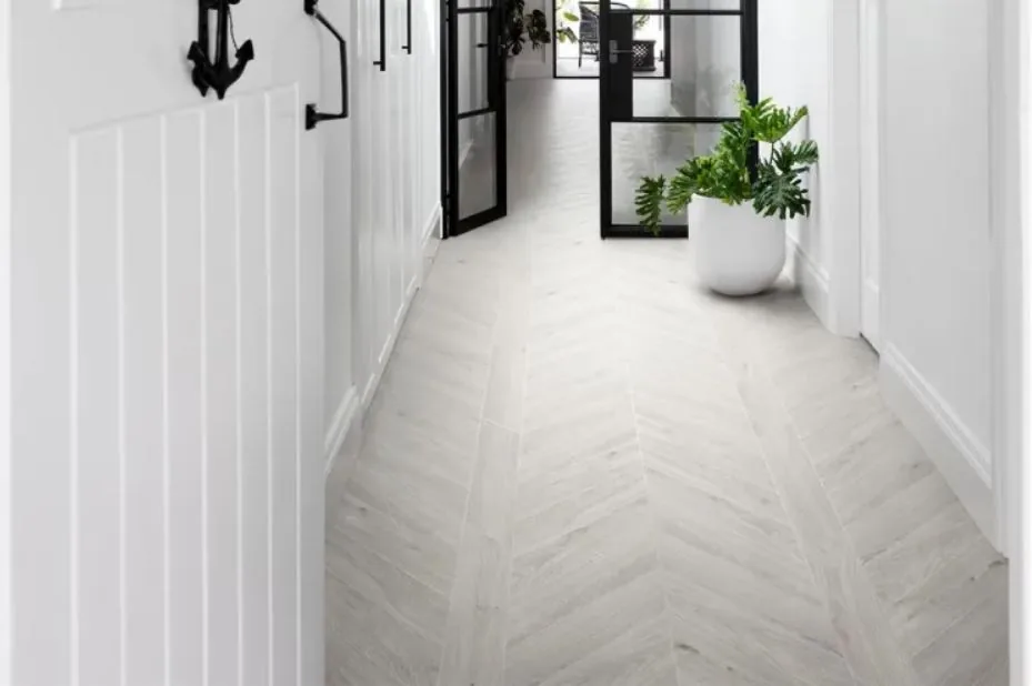 Oltre White Chevron 11X54 MA8R