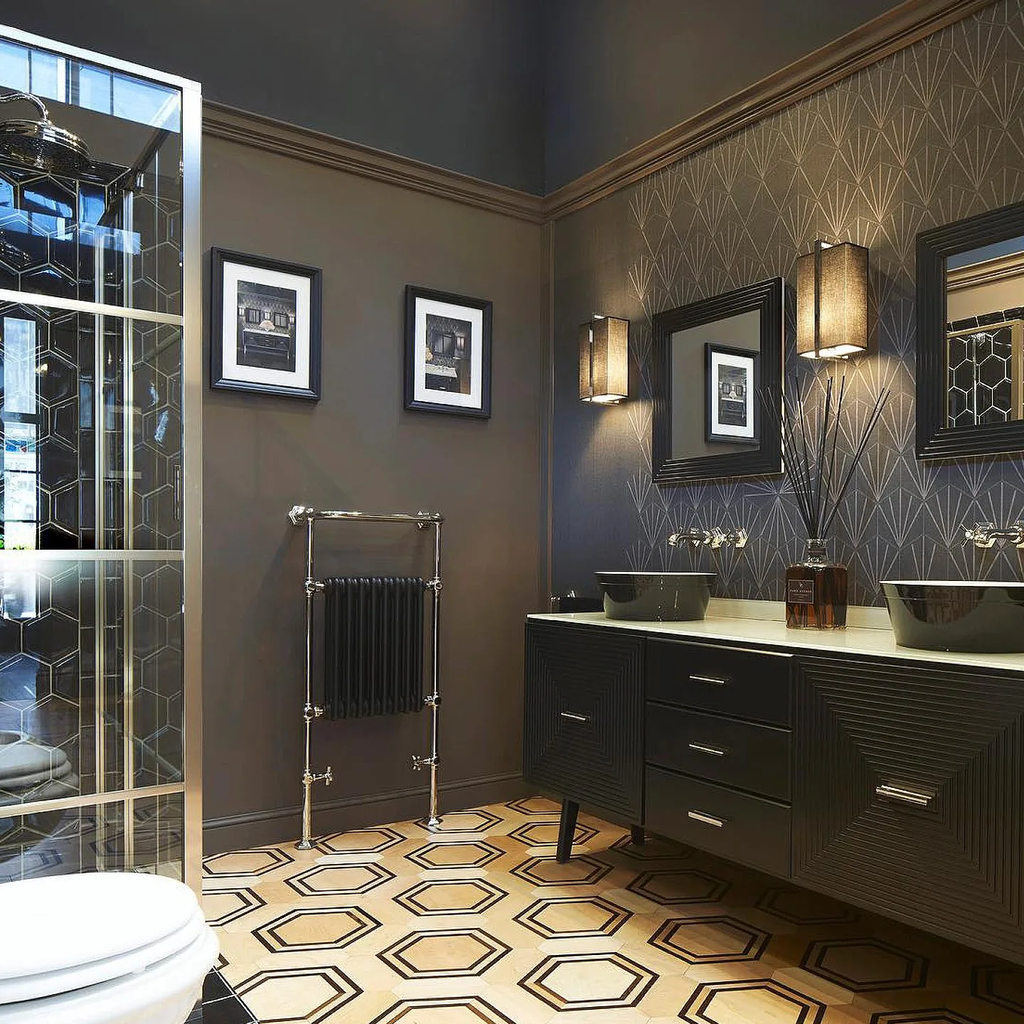 Park Avenue Warm.2 radijator stojeći 1185x545 hrom sa crnim središnjim delom
